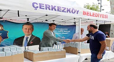 Çerkezköy Belediyesi'nden kandil simidi dağıtımı