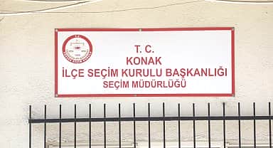 CHP İzmir İl Başkanı Aslanoğlu mazbatasını alarak göreve başladı