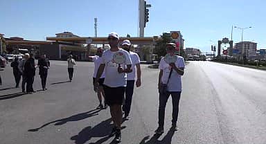 CHP Konya Ereğli İlçe Bakanı ve beraberindekiler, Ereğli'nin il olması için TBMM'ye yürüyor