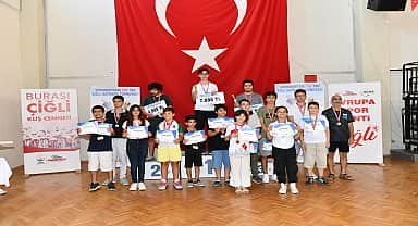 Çiğli Belediyesi satranç turnuvasında ödüller sahiplerini buldu