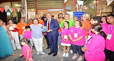 Çukurova Belediye Başkanı Çetin Özel çocukların kampında