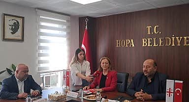 DİSK Genel Başkanı Çerkezoğlu, Hopa'da Gürcistan Sendikalar Konfederasyonu Genel Başkanı Petriashvili ile bir araya geldi