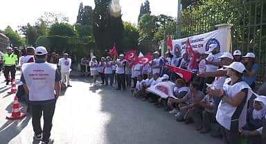 Ege Üniversitesi işçileri eylemlerine tekrar başladı. Sağlık-İş Genel Başkan Yardımcısı Sarıçoban: "Arkadaşlarımızın alın terinin karşılığı bir an önce verilsin"
