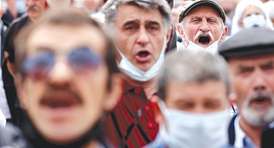 Emekliler, Ankara'da emekli maaşlarını protesto etti
