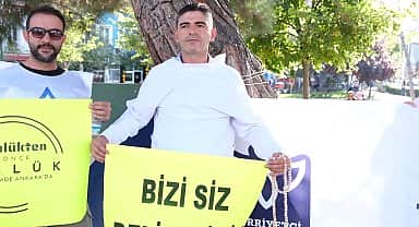 Eskişehir'de öğretmenlerden ters önlüklü eylem