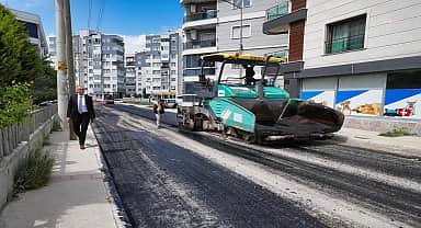 Gaziemir Belediyesi, yol yapım ve onarım çalışmalarını sürdürüyor