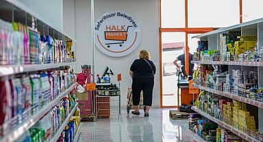 Halk market ve halk giyim Seferihisarlıların yüzünü güldürüyor