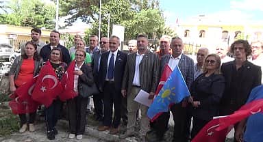 İYİ Parti Edirne İl Teşkilatı'ndan 'Öğrenci Andı' eylemi: "Andımız tekrar bütün yurt sathında okutulmaya başlanmalıdır"