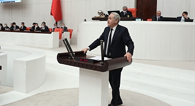 İYİ Parti kurucularından Aydın Adnan Sezgin, partiden istifa etti