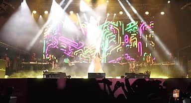İzmir çim konserlerinin ilk konuğu Simge Sağın oldu