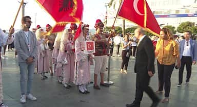 İzmir'de 17'nci Balkanlılar Halk Dansları ve Kültür Festivali başladı