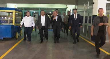 İzmirli balıkçılar sezonu açtı, siftahı Belediye Başkanı Tunç Soyer yaptı