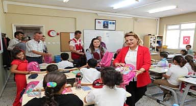 İzmit Belediyesi, köy okullarına eğitim desteğini sürdürüyor