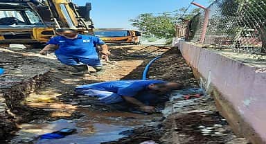 İZSU ekibi deprem bölgesinin içme suyu hatlarını onarıyor
