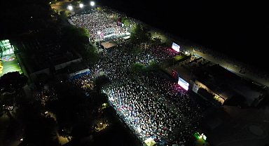 Kalamış'ta 20 bin voleybolsever, şampiyonluğu kutladı