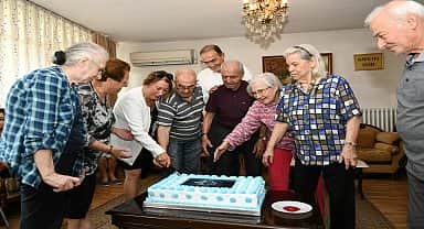 Karabağlar Belediyesi'nden yaşlılar haftası ziyareti