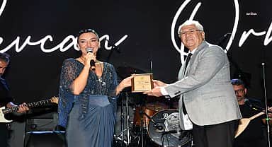 Karabağlar'da Geleneksel Kortej ve Sevcan Orhan coşkusu