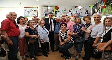 Karşıyaka Belediyesi Bilge Çınarlar Sağlıklı Yaş Alma Merkezi, hayata bağliyor
