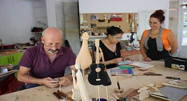 Karşıyaka'da atıklar minyatür müzik aletine dönüşüyor