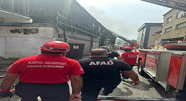 Kartal Belediyesi ekipleri Ataşehir'de çıkan yangının söndürülmesine destek verdi