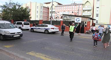 Kartal Belediyesi zabıta ekiplerinden 27 okulda trafik uygulaması