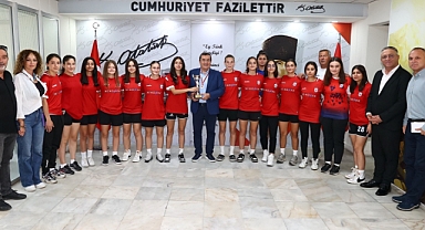 Konak'ın yeşil sahadaki sultanlarından Türkiye derecesi