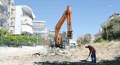 Kuşadası Ege Mahallesi yeni yollarına kavuşuyor