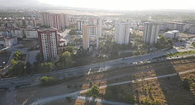 Malatya Yeşiltepe'de depremde ağır hasar alan 9 bina kontrollü şekilde yıkıldı