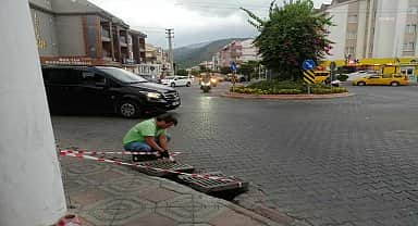 Marmaris Belediyesi ekiplerinden yağmur mesaisi