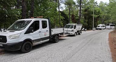 Marmaris'te belediye ve gönüllülerden çevre temizliği