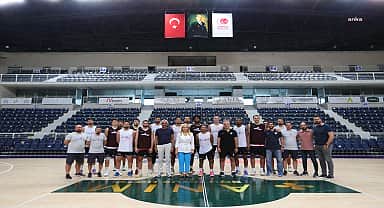 Merkezefendi Belediye Başkanı Doğan basketbol takımını ziyaret etti