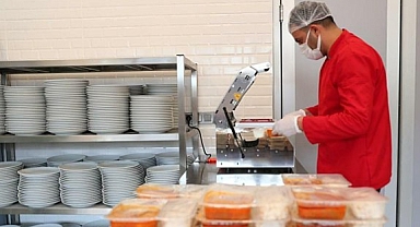 Merkezefendi'de ihtiyaç sahiplerine günlük iki öğün yemek