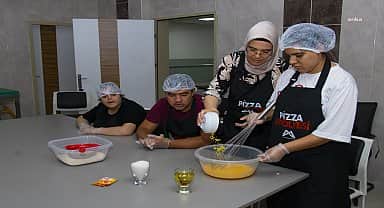 Mersin Büyükşehir Atölyesi'nde özel bireyler hünerlerini sergiledi