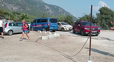 Muğla Akbük'te kıyı işgaline karşı "havlunu al gel" eylemi