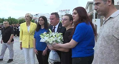 Muhittin Böcek yeni̇ eğitim öğretim yılını öğrencilerle karşıladı 