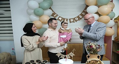 Odunpazarı Belediye Başkanı Kazım Kurt, Emek Mahallesi'ndeki Hanım Evi'nde yapılan doğum gününe katıldı