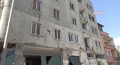 Osmaniyeli yurttaş, depremde hasar gören apartmanın yıkılmasını istiyor: "Elli insan ölürse nasıl hesap verecekler ben bilemiyorum"