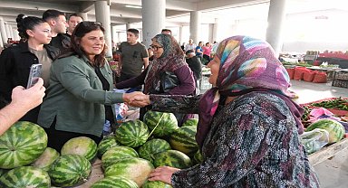 Özlem Çerçioğlu, Yenipazar Çarşamba Pazarı'nda vatandaşlarla buluştu