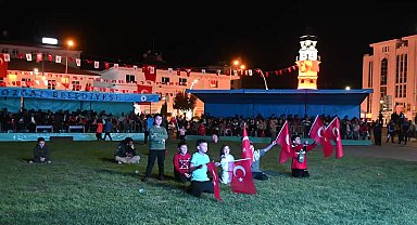 Rıza Kayaalp'in dünya güreş şampiyonası finali memleketi Yozgat'ta dev ekrandan izlendi
