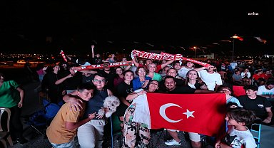 Şampiyonluk coşkusu Merkezefendi'de yaşandı