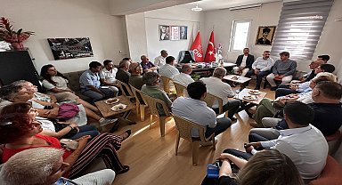 Şenol Aslanoğlu, Foça İlçe Örgütü'nü ziyaret etti