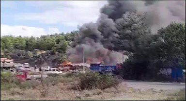 Sinop Boyabat'ta Küçük Sanayi Sitesi'nde çıkan yangında ahşap atölyesi yandı