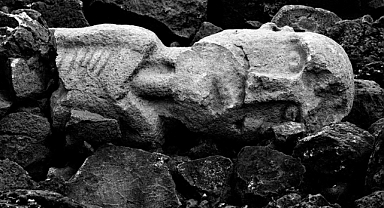 Tarihin sıfır noktasında ilk boyalı heykel bulundu