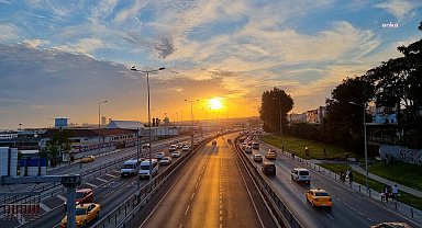 TÜİK: Ağustosta trafiğe kaydı yapılan traktör, kamyon ve otomobil sayısı geriledi