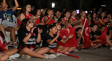 Turgutlu, Türkiye'nin Avrupa Şampiyonluğu'na dev ekranda tanıklık etti