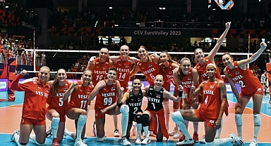 Türkiye A Milli Kadın Voleybol Takımı, Avrupa Şampiyonası'nda İtalya'yı 3-2 yenerek finale yükseldi