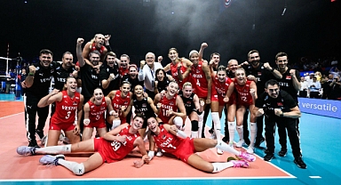 Türkiye A Milli Kadın Voleybol Takımı, Avrupa Şampiyonası’nda Sırbistan’ı 3-2 yenerek şampiyon oldu