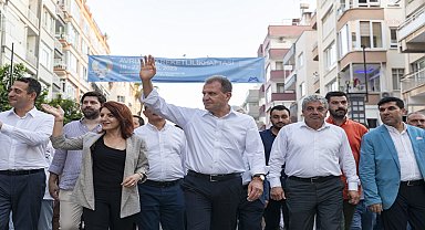 Vahap Seçer, 'Arabasız Gün Etkinliği'nde çevre farkındalığı için vatandaşlarla yürüdü