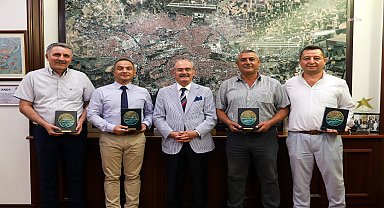 Yılmaz Büyükerşen'den Gaziler Gününde anlamlı hediye