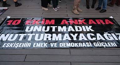 10 Ekim Ankara Gar Katliamı'nda hayatını kaybedenler Eskişehir'de anıldı: "Bizlerin acılarından oy devşirenleri asla affetmeyeceğiz"